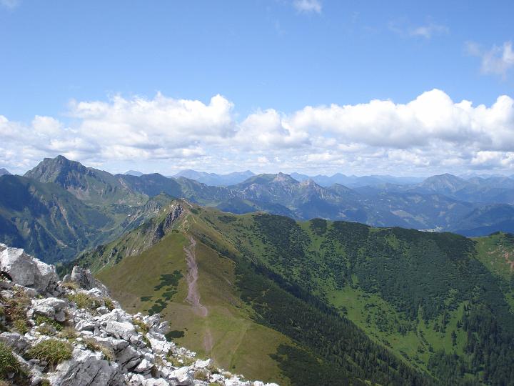 01 Blick von der Griesmauer ueber Polster zu den  Eisenerzer Alpen.JPG